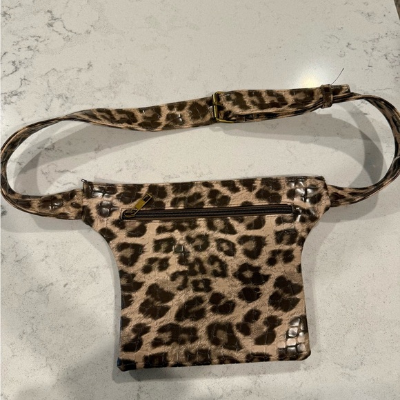 NWT- Badiya Leopard Print Belt Bag - Picture 3 of 9